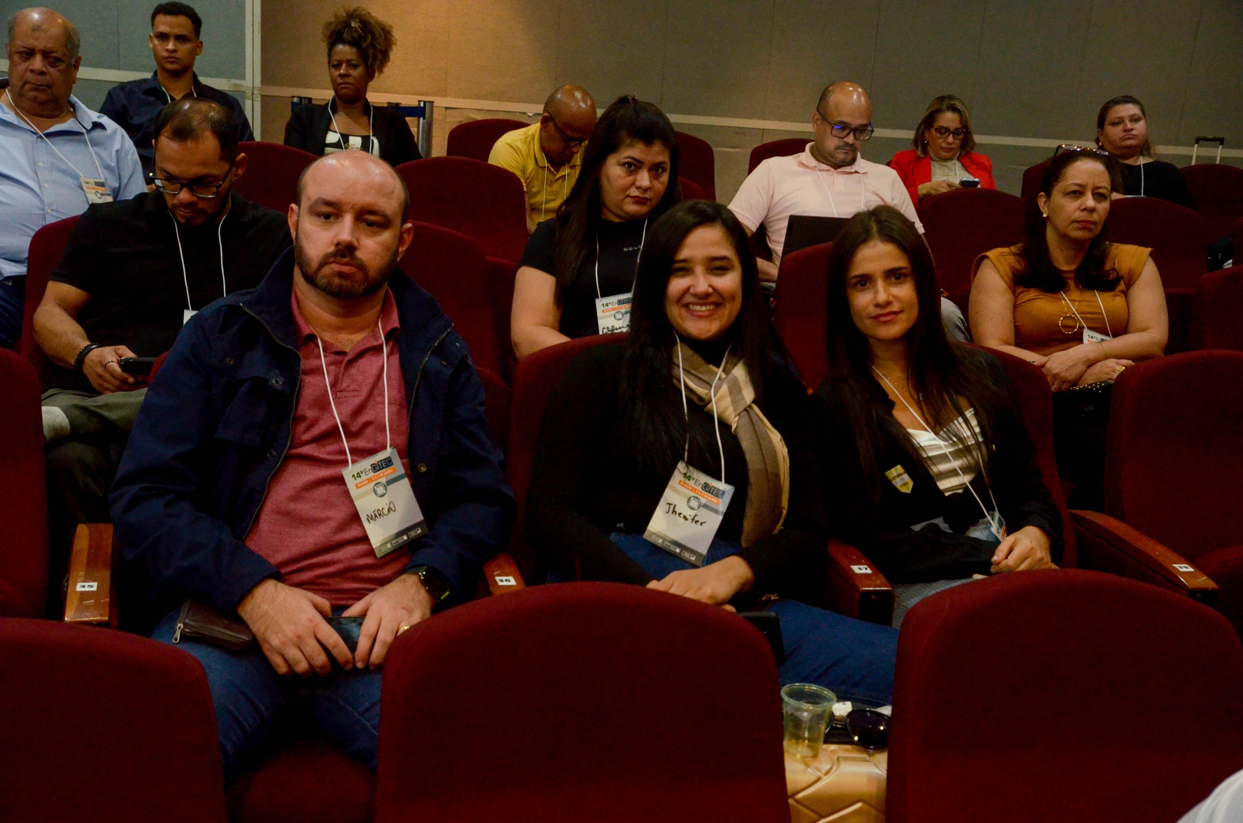 Servidoras da Câmara de Barra Mansa-RJ,Jhenifer Simoni (à esquerda) e Bruna Santos (à direita). Foto: Gean Lima