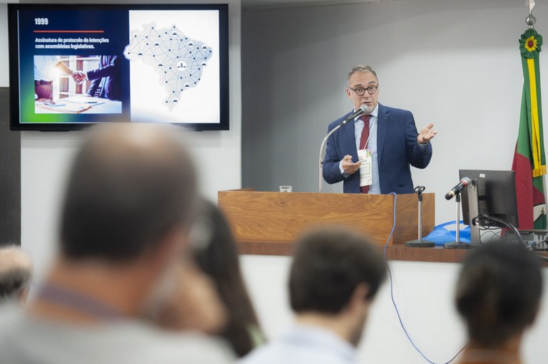 Coordenador de Planejamento e Relações Institucionais do Interlegis do Senado, Nilo dos Santos. Foto: Câmara Porto de Alegre - RS