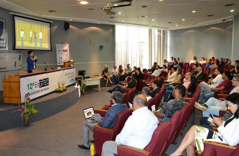 Mídias sociais, acessibilidade, novos modelos de gestão, participação popular 